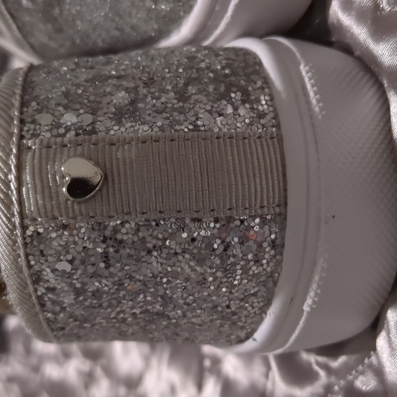 NIB SIZE 8.5 FEVER SOLE SILVER ON SILVER GLITTER SLIP ON SNEAKERS - Picture 5 of 10